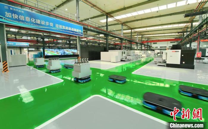 AGV智能配送葉片場(chǎng)景。　劉崗 攝